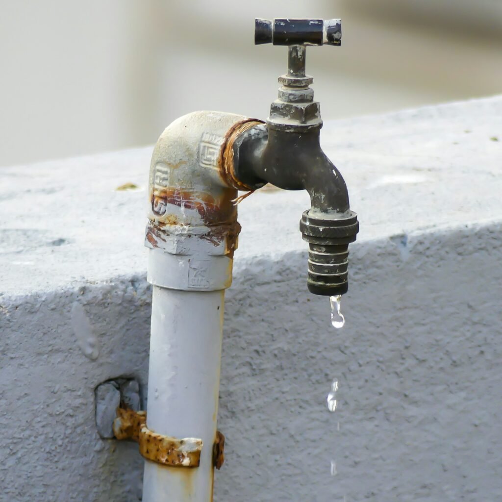 How to Fix Low Water Pressure in House guide to clogged pipes, pressure regulators, plumbing leaks, fixture maintenance, and water flow improvement.