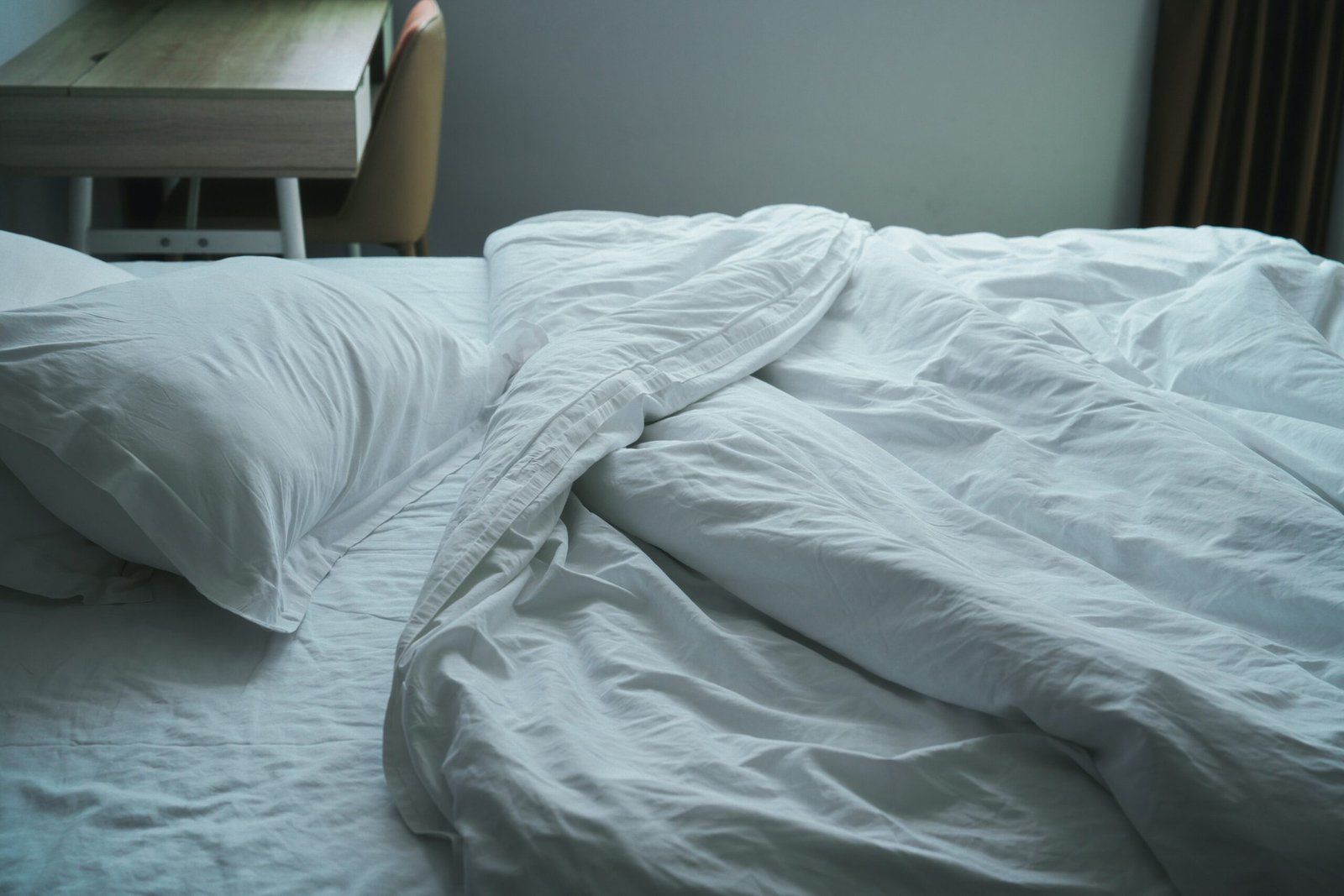 How to Get Urine Smell Out of Mattress: Complete Deep Cleaning Guide