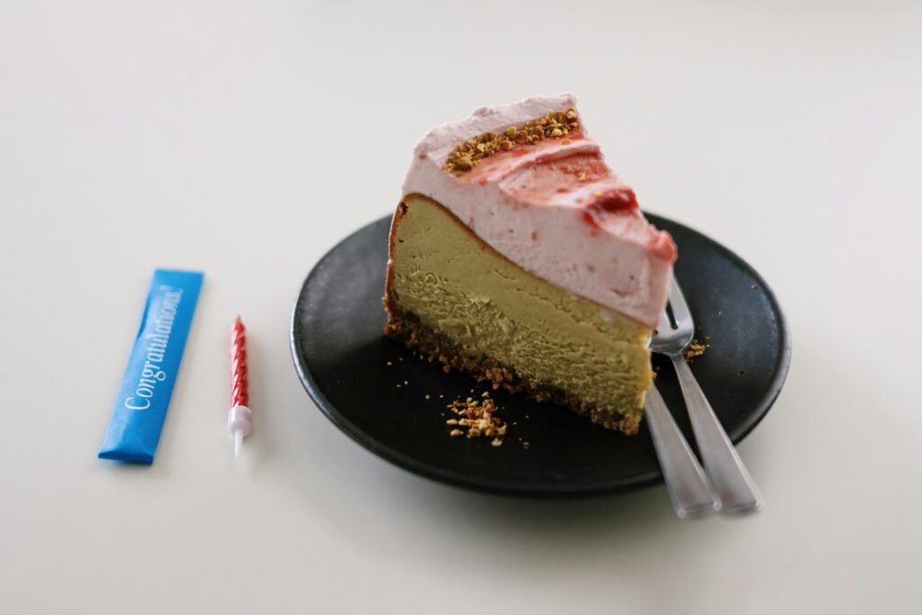 How Long Can Cheesecake Sit Out? Safe Time, Storage & Warning Signs showing cheesecake safety, room-temperature storage, refrigeration, and freshness indicators.