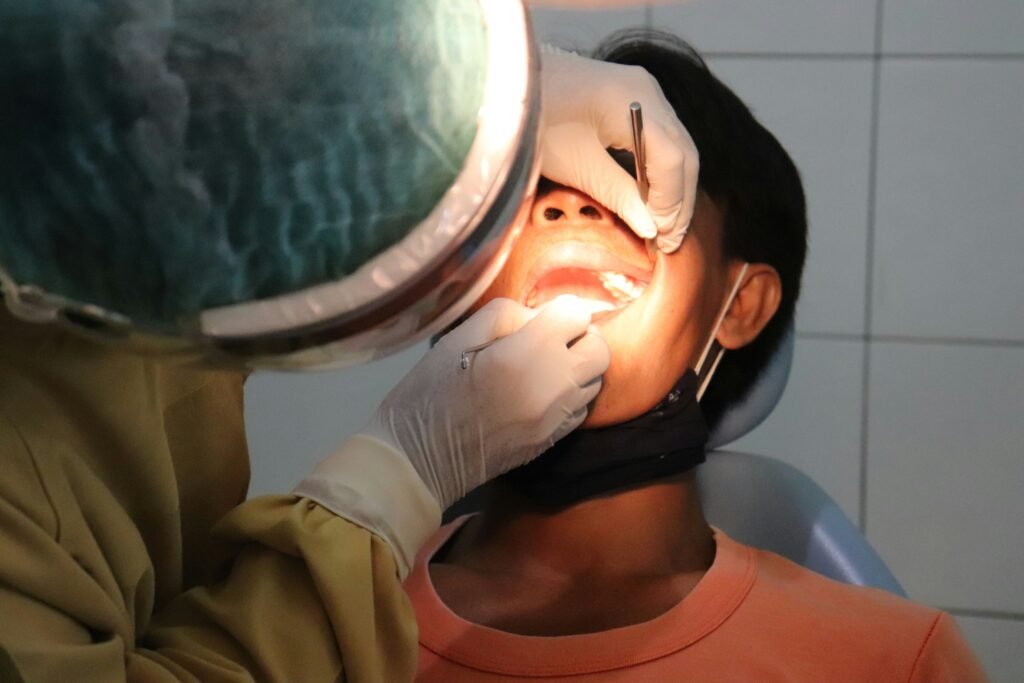 How to Squeeze Out Salivary Gland Stone Safe Removal Options showing salivary gland stones, gentle care, hydration, massage, and medical treatment.
