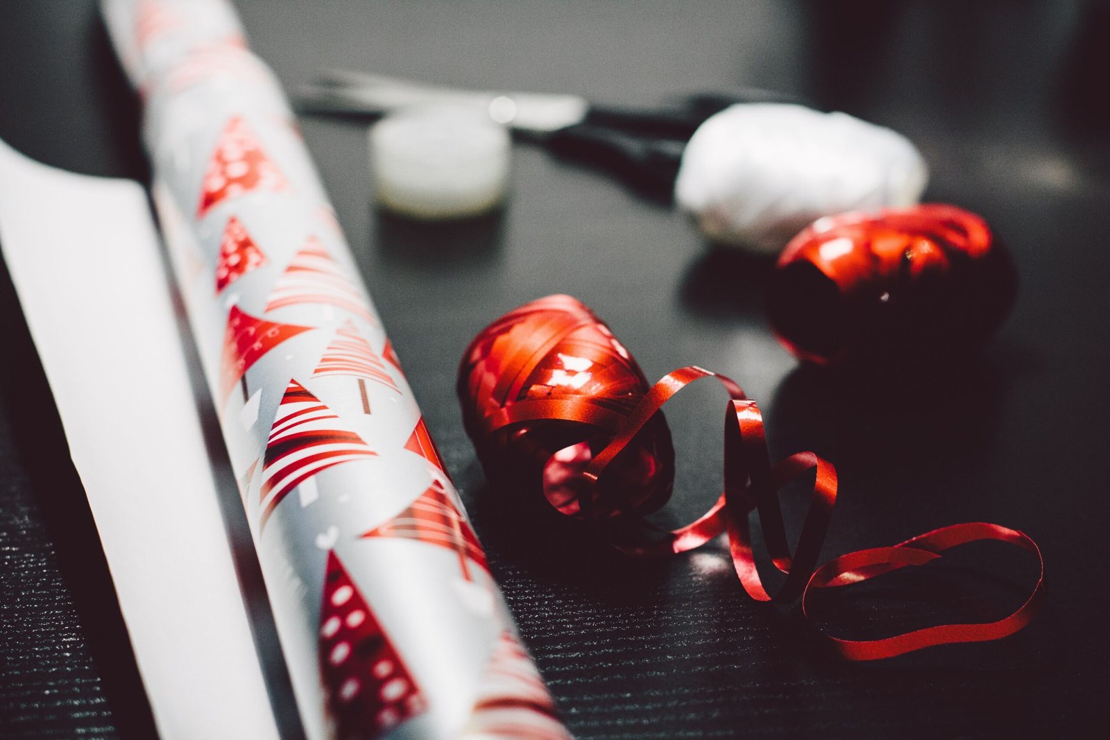 How to Make a Bow Out of Wrapping Paper Easy Steps for Beautiful Gift Toppers