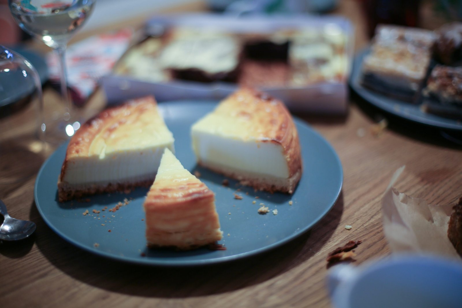 How Long Can Cheesecake Sit Out? Safe Time, Storage & Warning Signs
