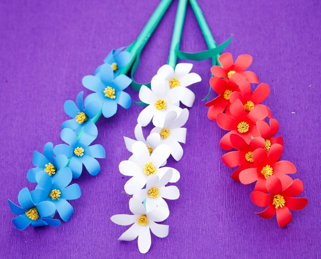 How to Make Flowers Out of Pipe Cleaners 6 Easy Patterns + Pro Tips guide to DIY flowers, pipe cleaner crafts, petal designs, stems, and easy patterns.
