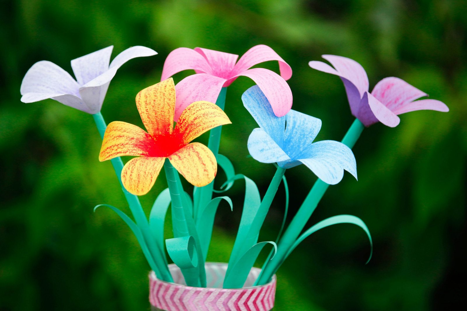 How to Make a Flower Out of Pipe Cleaners 6 Easy Patterns + Pro Tips