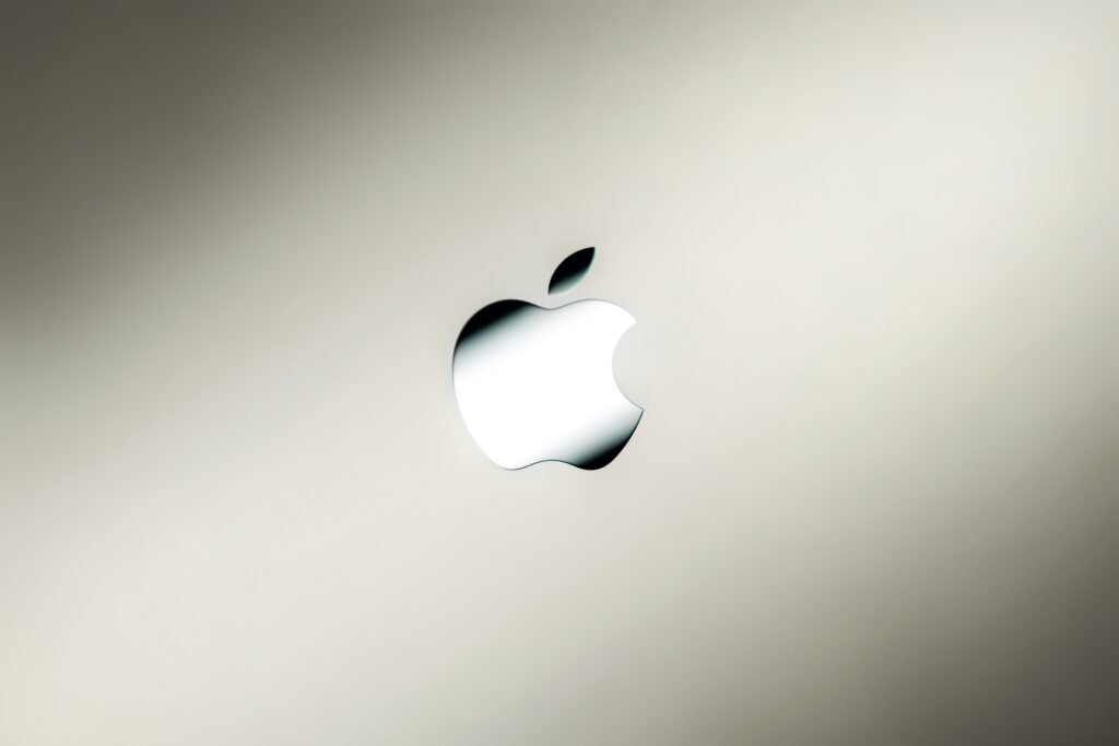 Can’t Be Opened Because Apple Cannot Check It for Malicious Software.? showing a macOS security alert, app verification, Gatekeeper, and troubleshooting steps.