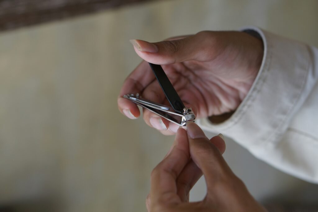 How to Get a Splinter Out Without Tweezers Safe Methods That Work guide to splinter removal, wound care, gentle techniques, and safety tips.